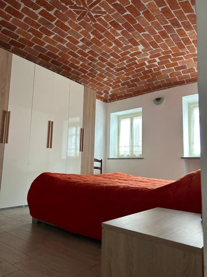 Takapradalu Villa Cisterna dʼAsti Eksteriør billede